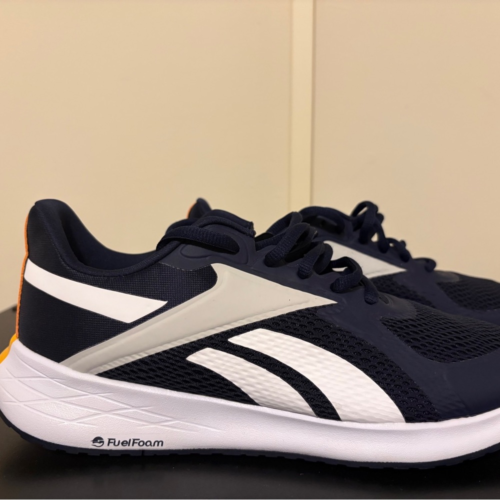 NWT Reebok FuelFoam Navy and White Athletic Shoes size 11